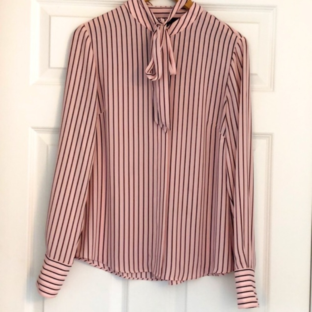 White House Black market top!